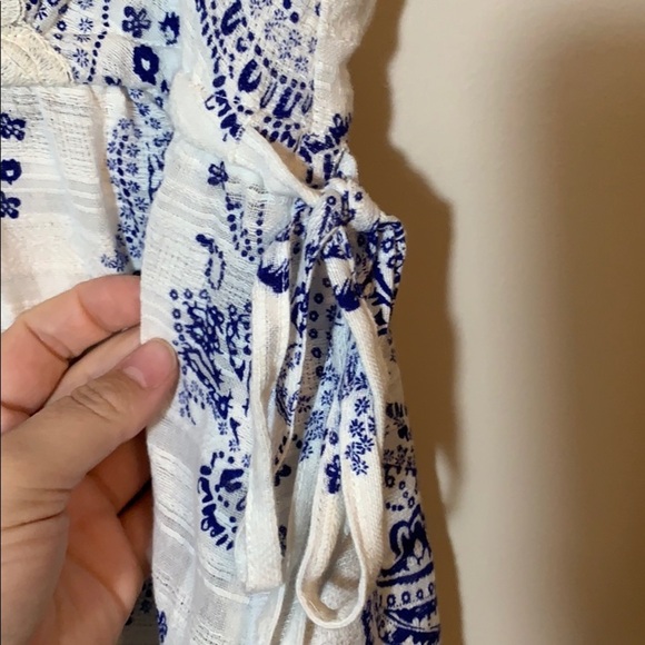 CAbi sleeveless top, lace trim size S blue ivory - Picture 5 of 5